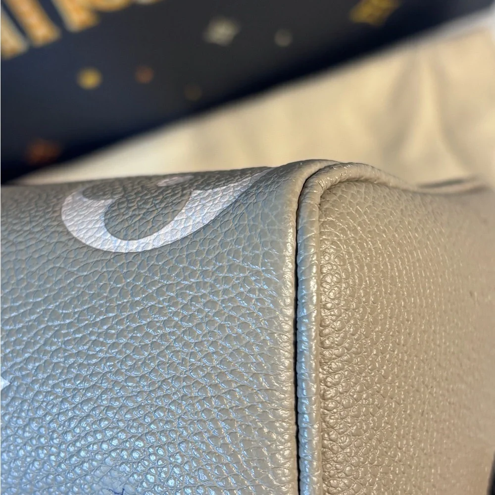 Beautiful Louis Vuitton Speedy Bandouliere 20 Dove Cream Sold - Picture 8 of 16